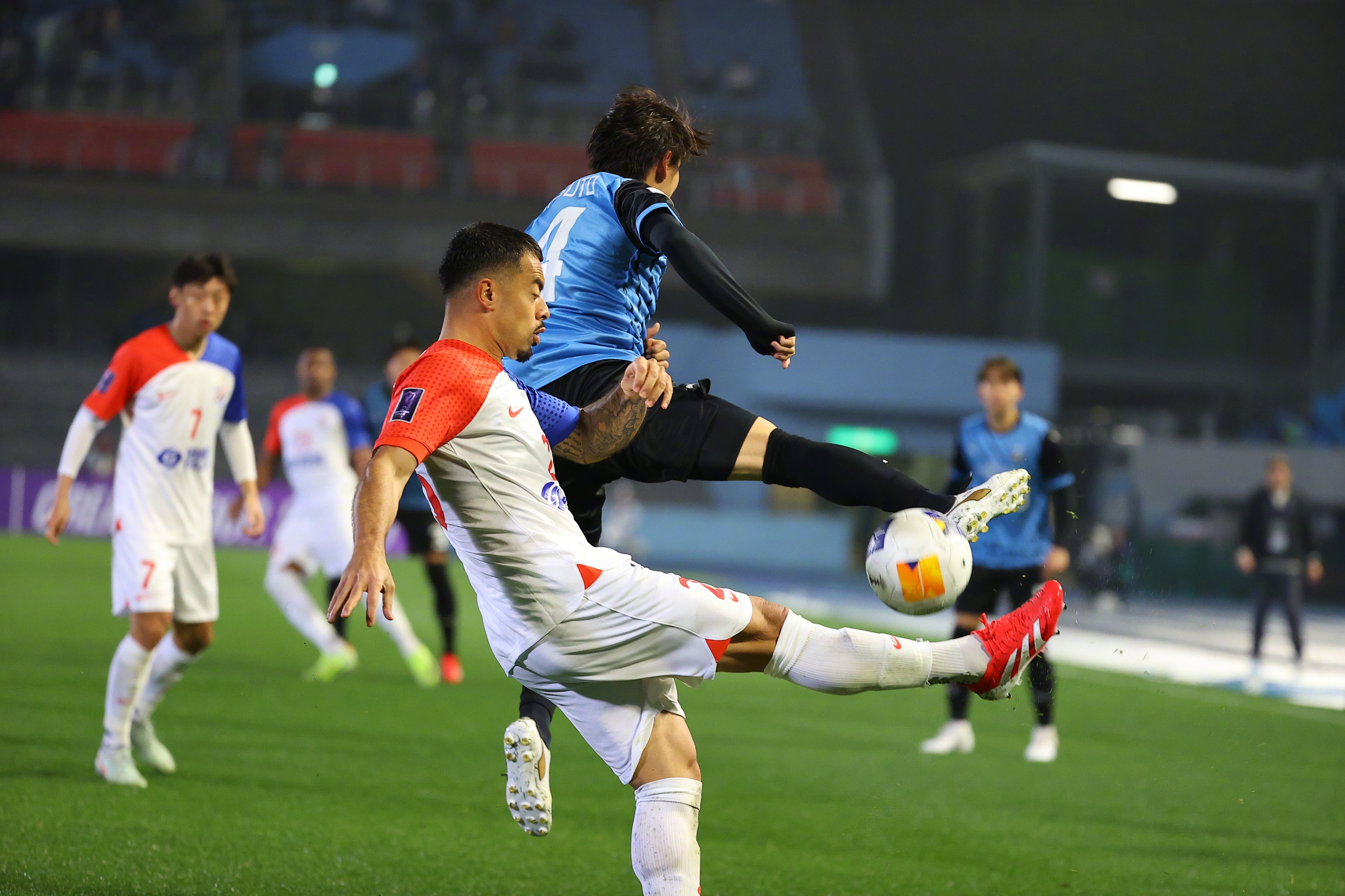 关于亚冠今夜走向成谜；上海申花远射贴柱；引发热议；年轻球员得到机会的信息